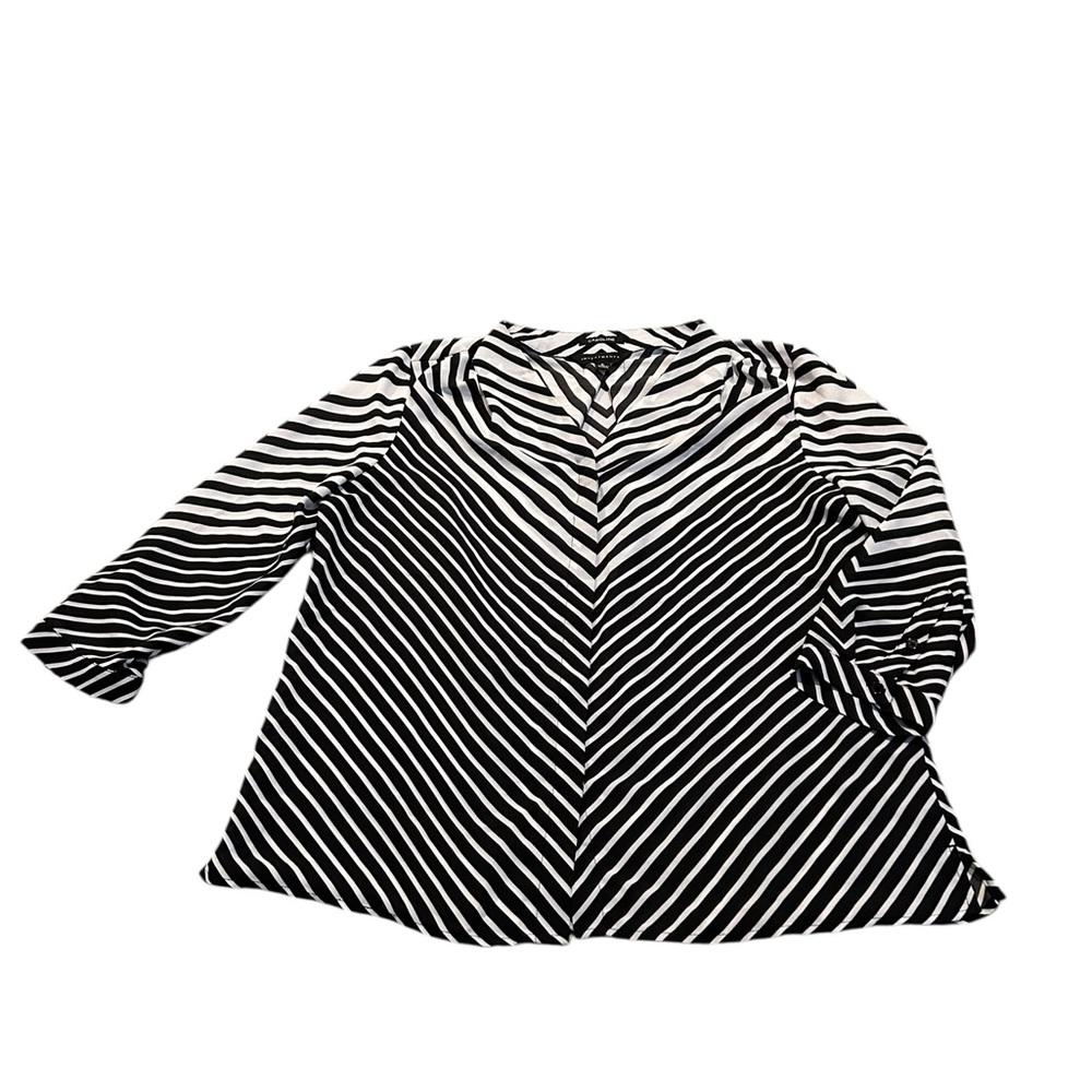 3/$15 INVESTMENTS black & white Caroline top